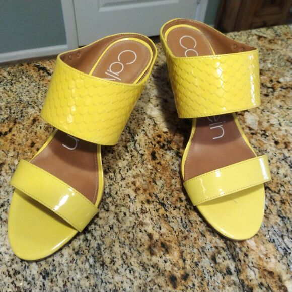 Calvin Klein Women's 7 Cecily Python Embossed Leather Slide Sandals Heels Yellow - Picture 3 of 12
